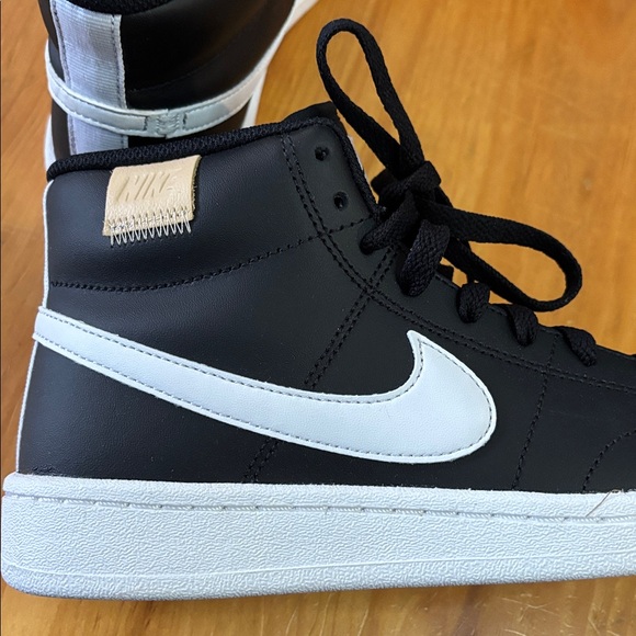 ✔️Size 6 - NWT: NIKE - Women's Court Royale 2 Mid Sneakers - Picture 10 of 16